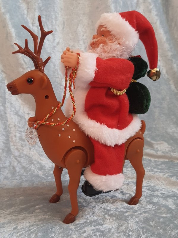 Święty Mikołaj z reniferem